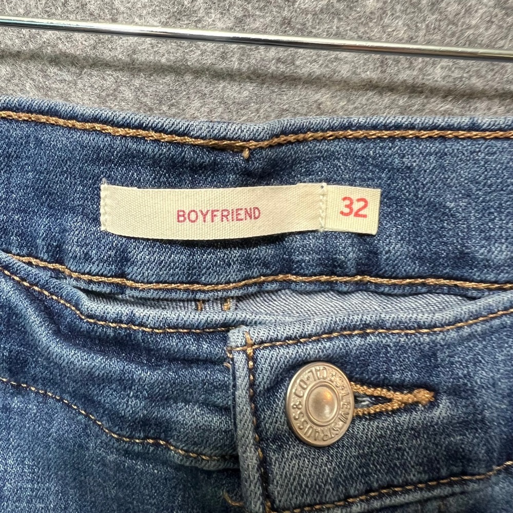 Levi's Boyfriend Jeans Women's Size 32 Light Wash Denim Relaxed Fit Casual 32x27 - Picture 6 of 9